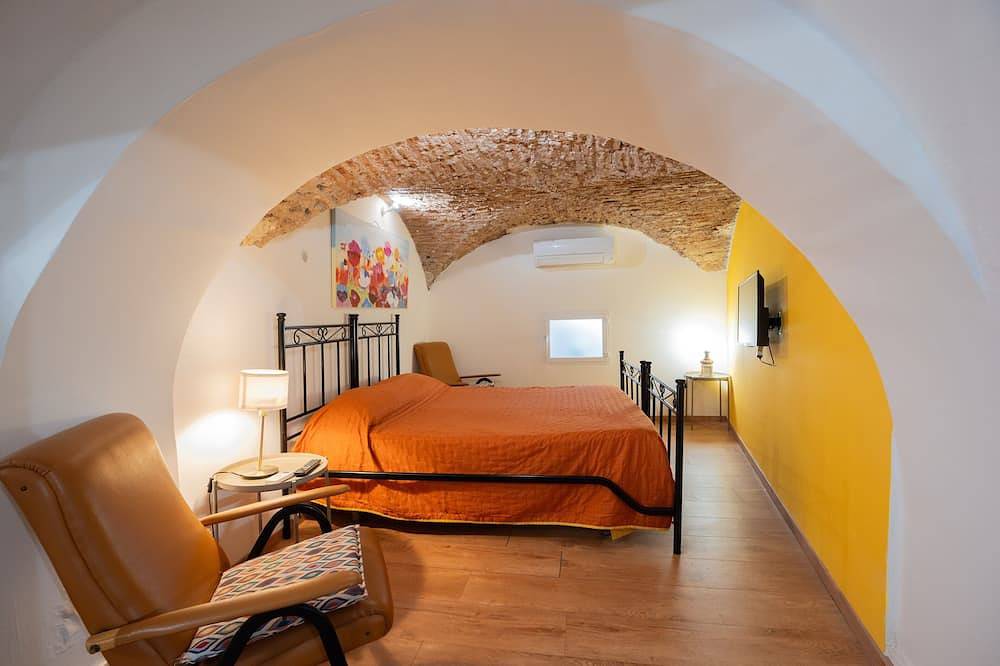 Vacation Home Full Center, Restaurants Pizzerias Supermarkets Airport Trains Metro in Catania, Catania Province