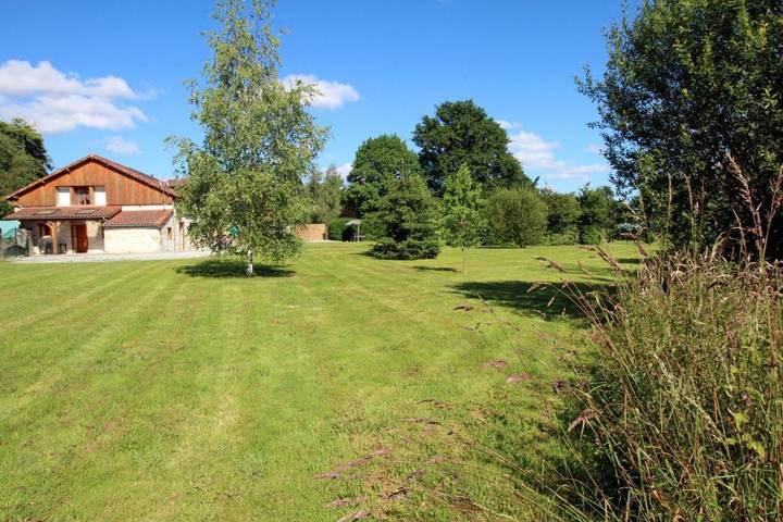 Location de vacances pour 12 personnes, avec jacuzzi et jardin dans Eyjeaux - 3