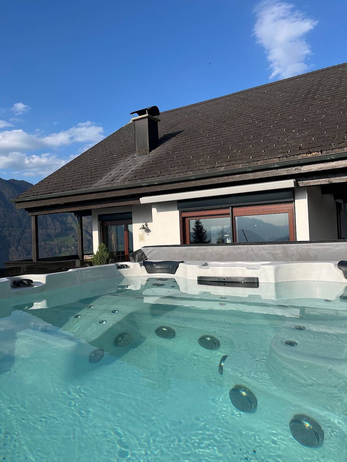 Villa Seelisberg con jacuzzi y vistas panorámicas in Seelisberg, Lago de los Cuatro Cantones
