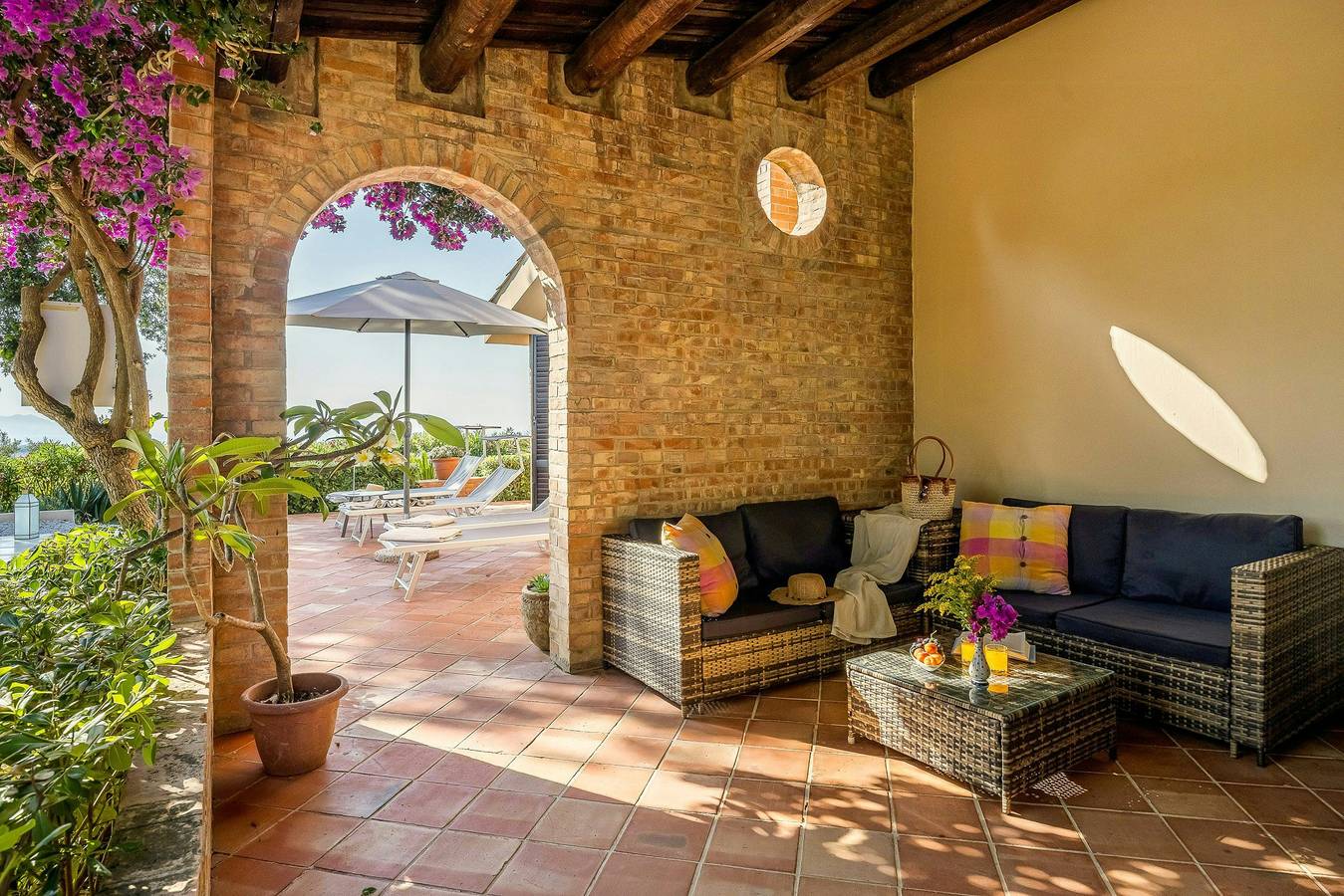 Villa zwischen Olivenbäumen am Golf von Castellammare in Partinico, Palermo Provinz