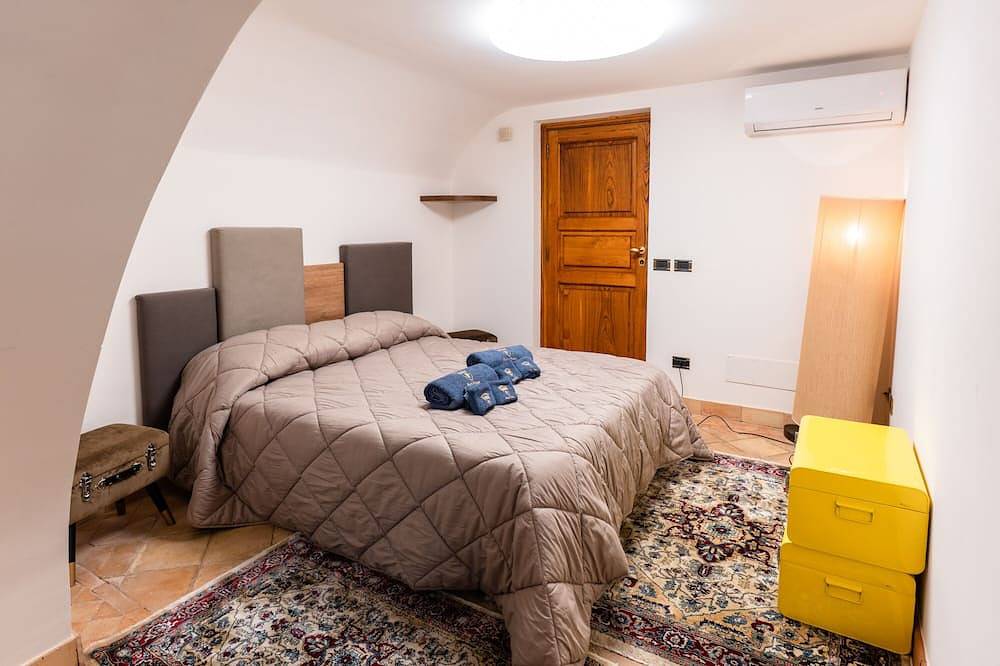 Entire apartment, Raciti Palace- Eolo in Acireale, Catania Province