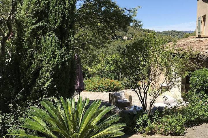 South-facing villa on the seaside, in the private domain of the Cap Bénat in Cap Bénat, Bormes-les-Mimosas