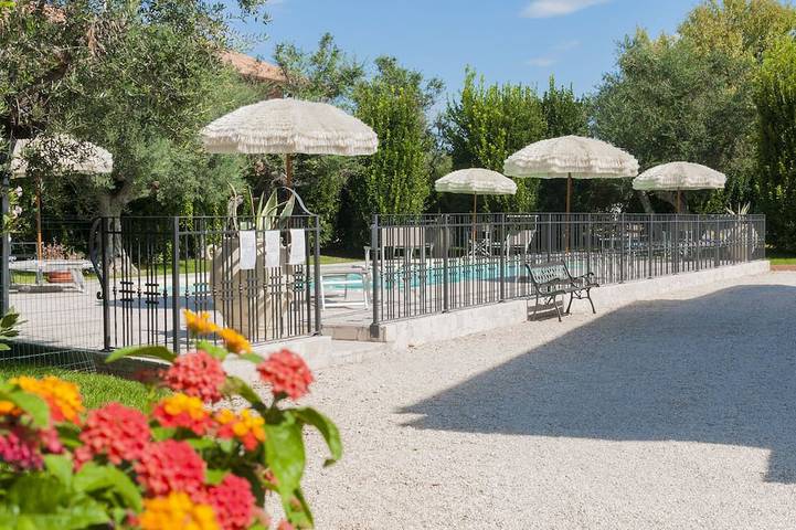 Maison de vacances pour 4 personnes, avec balcon ainsi que jardin et piscine, animaux acceptés - 1