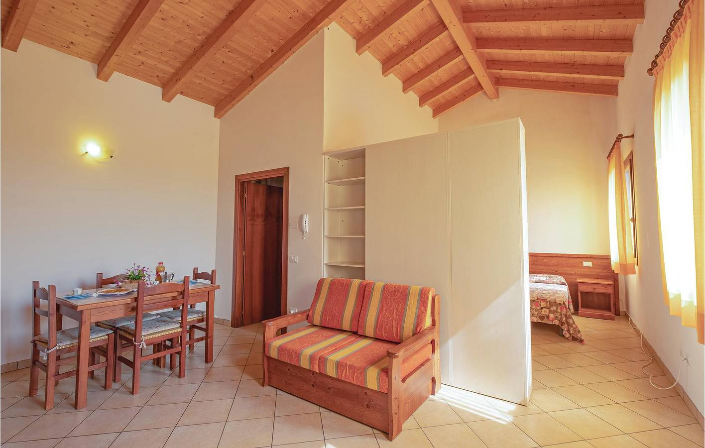 Appartamento intero, Accogliente appartamento a bordo piscina con parcheggio e Wi-Fi in Ariano nel Polesine, Polesine