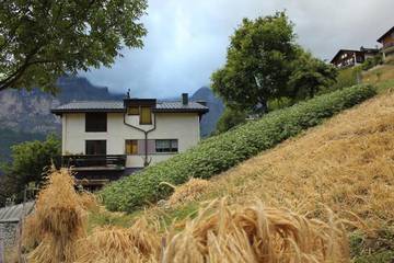 Cottage pour 4 personnes, avec jardin et balcon à Albinen