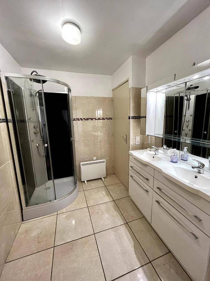 Appartement entier, One-Bedroom Apartment in Pouilly-les-Nonains, Région de Roanne