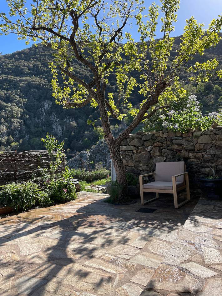 Location de vacances pour 4 personnes, avec Balcon et Terrasse ainsi que Jardin et Vue à Corte