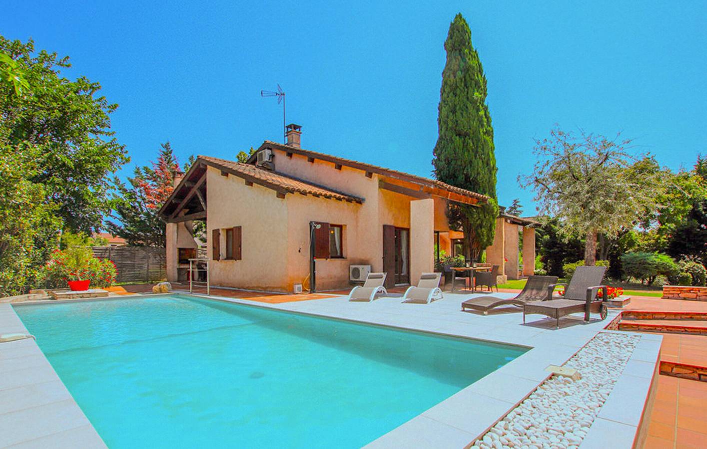 Appartement Garden Oasis avec piscine à 2km du centre de Meyzieu in Meyzieu, Lyon et ses environs