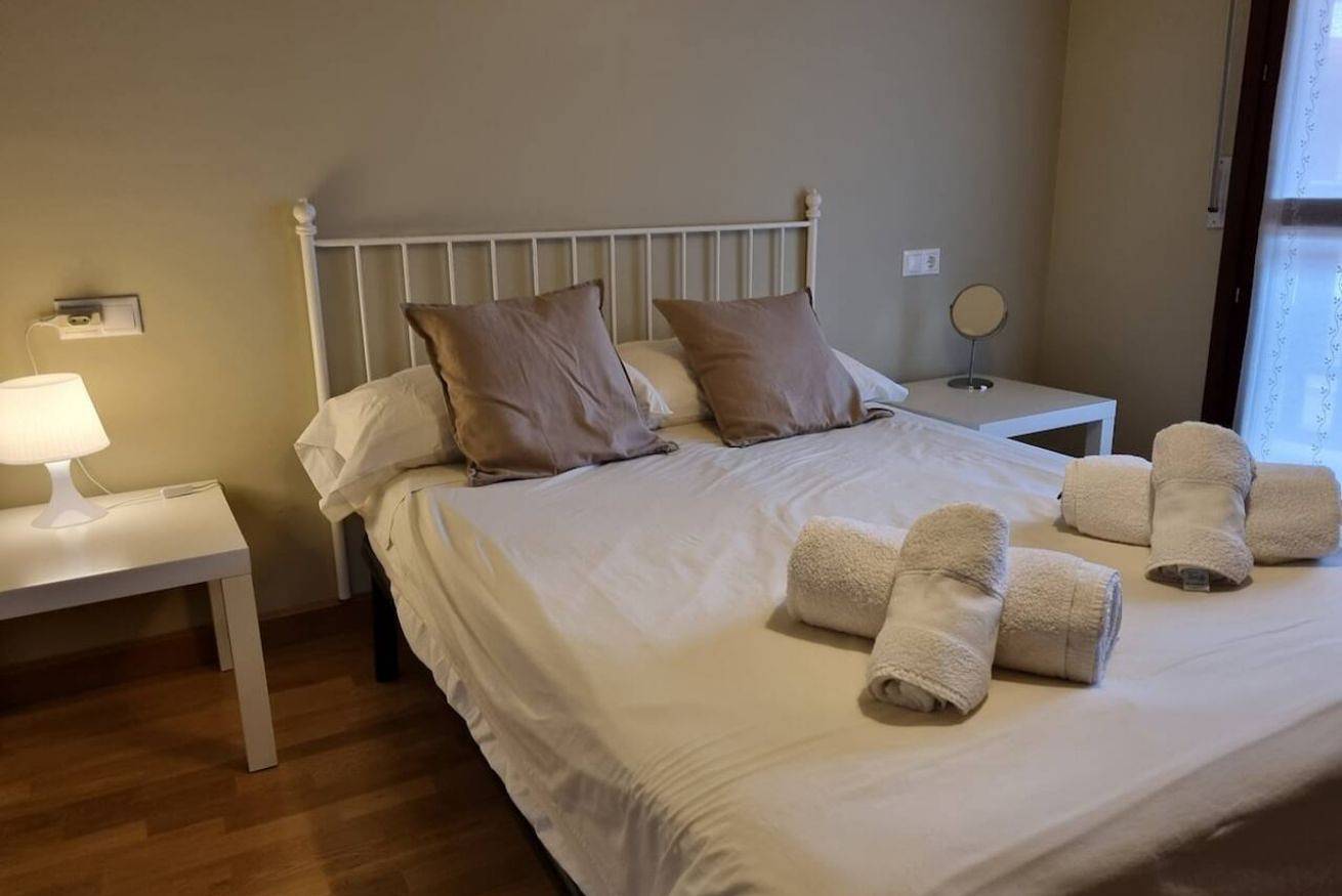 Ganze Wohnung, 13A01 Apartment with garage and terrace in Ribadesella, Costa Verde (Spanien)