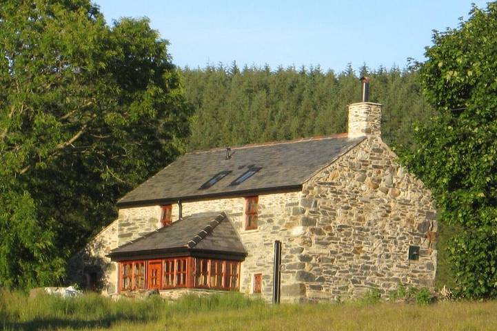 Cottage for 8 people, with terrace and garden in Penmachno