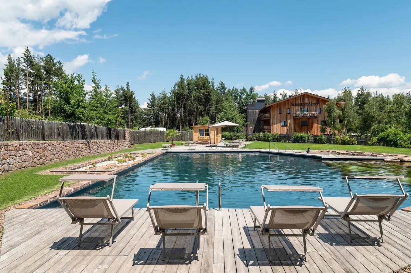 Ganze Wohnung, Ferienwohnung "Schartneralm Zirbel Family" mit Blick auf die Dolomiten, Terrasse & Sauna in Klobenstein, Ritten