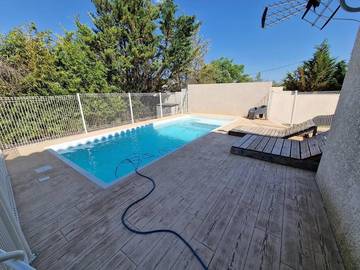 Gîte pour 10 personnes, avec jacuzzi et jardin ainsi que piscine et terrasse, animaux acceptés à Saint-Privat-des-Vieux