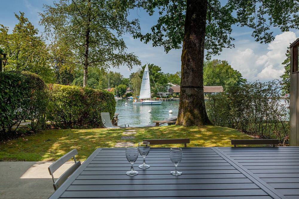 Port-Ripaille: lake and mountain + mooring place in Thonon-les-Bains, Thonon-les-Bains region