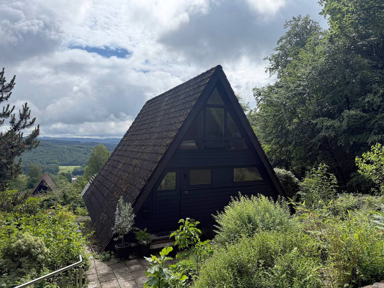 Ferienhaus 'Silva Lodge – Dein Haus am Wald' mit Waldblick, Privatgarten und Wlan in Hilchenbach, Kreis Siegen-Wittgenstein