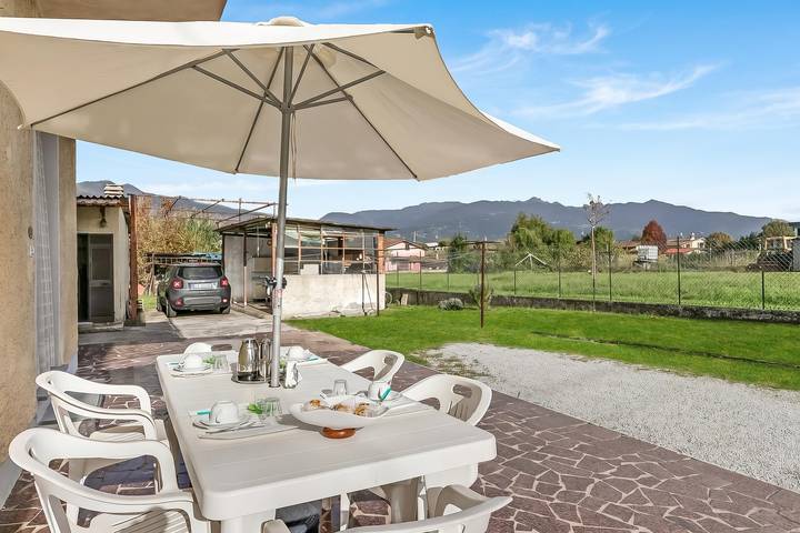 Casa Nadia 1.2 Km from Sea with Terrace & Parking in Massa (Italie), Riviera Italienne