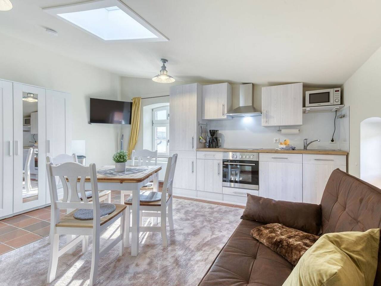 Ganze Ferienwohnung, Exklusive Postkutschensuite in alter Poststation - Postkutschensuite in Krakow am See, Naturpark Nossentiner/Schwinzer Heide