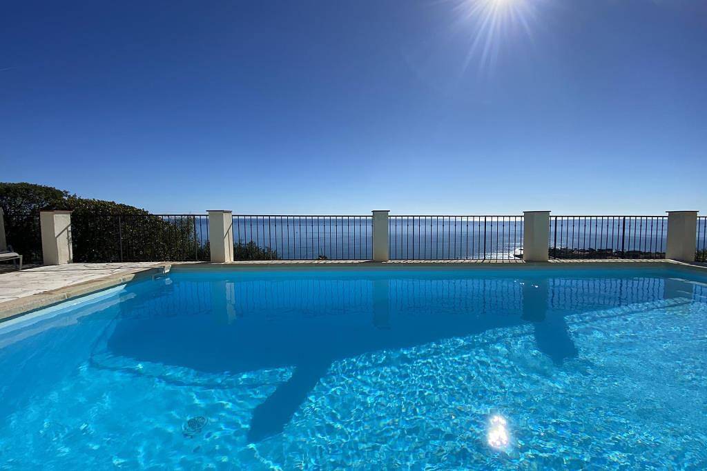Villa mit Pool und Panoramablick auf das Meer in Les Issambres in Roquebrune-sur-Argens, Draguignan Region