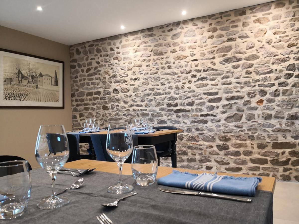 Standard Queen Room in Juliénas, Beaujolais