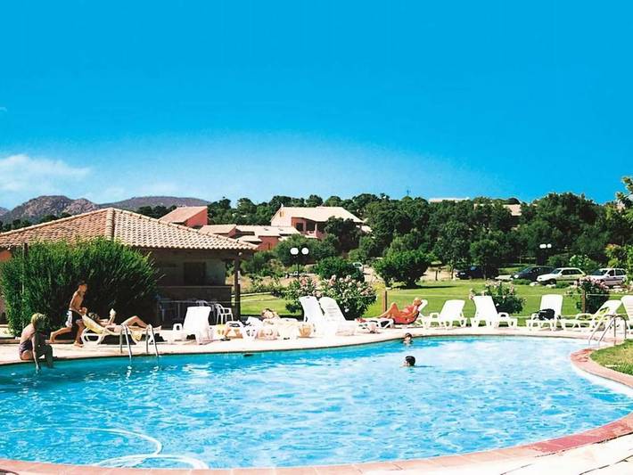 Gîte pour 4 personnes, avec Balcon ainsi que Terrasse et Piscine dans Plage de Vardiola