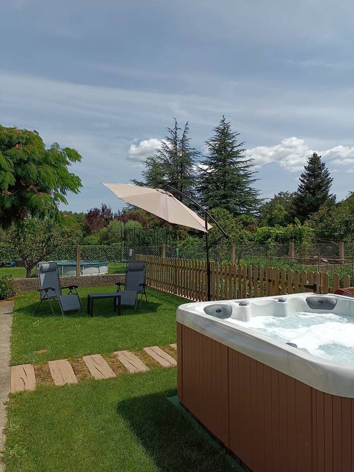 Gîte pour 7 personnes, avec jardin ainsi que jacuzzi et terrasse à Aínsa - 3
