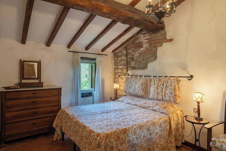 Bellissima villa indipendente per 22 ospiti con Wifi, piscina, Tv, patio e animali ammessi in Londa, Firenze province