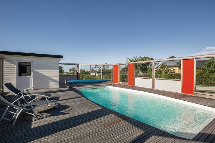 Location de vacances pour 2 personnes, avec Terrasse ainsi que Jardin et Piscine à Plouarzel