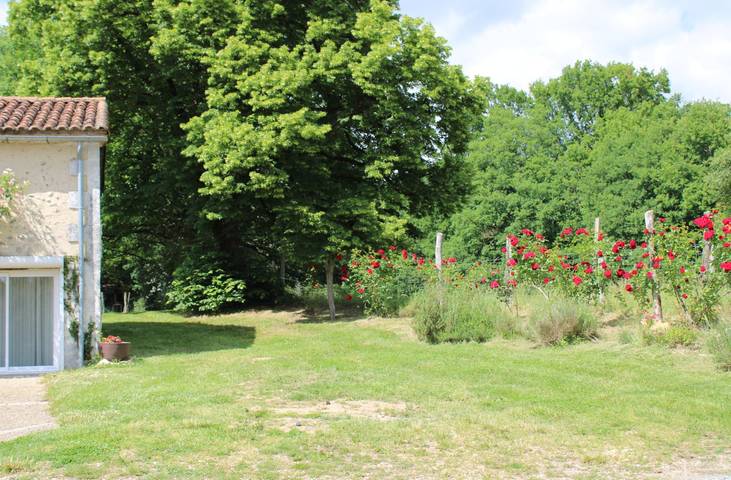 Gîte pour 8 personnes, avec jardin ainsi que terrasse et piscine en Dordogne - 2