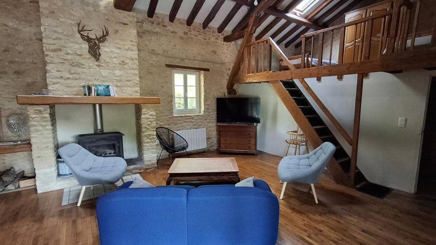 Location de vacances pour 8 personnes, avec vue ainsi que piscine et jardin, animaux acceptés à Sainte-Foy-de-Longas - 3