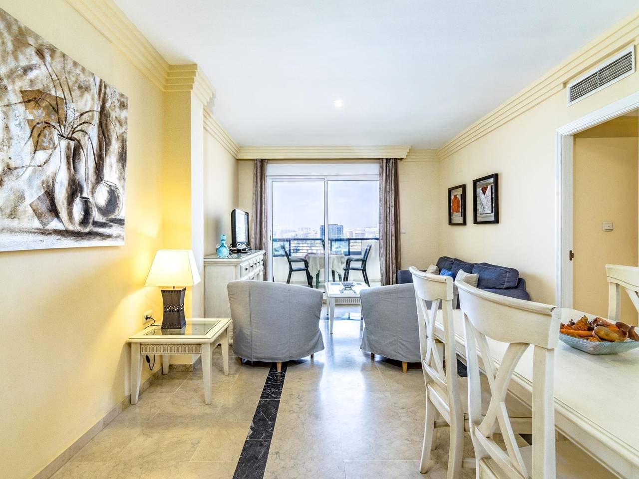 Apartamento vacacional entero, Magnifico apartamento en Marbella con vistas laterales al mar in Marbella Este, Marbella