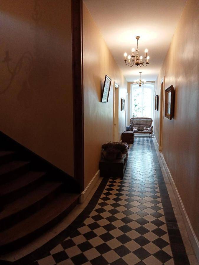 Gîte pour 6 personnes, avec Jacuzzi et Terrasse ainsi que Jardin et Piscine à Cours-la-Ville