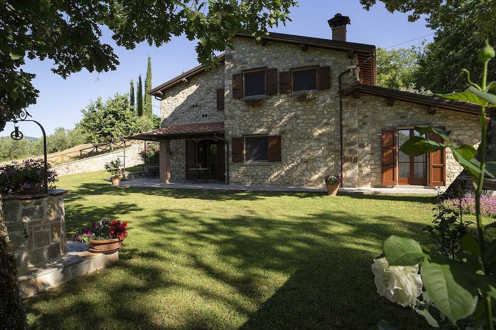 Atemberaubendes Anwesen mit Salzpool, Fußball- / Volleyballfeld, Wlan in Caprese Michelangelo, Valtiberina