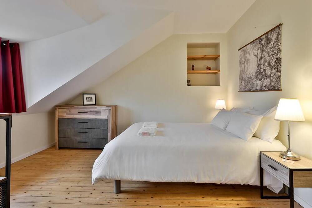 Entire apartment, Large T4 Chic & Spacious - 3 bedrooms - 3 Bathrooms - Center & Voie Verte in Périgueux, Périgord Blanc