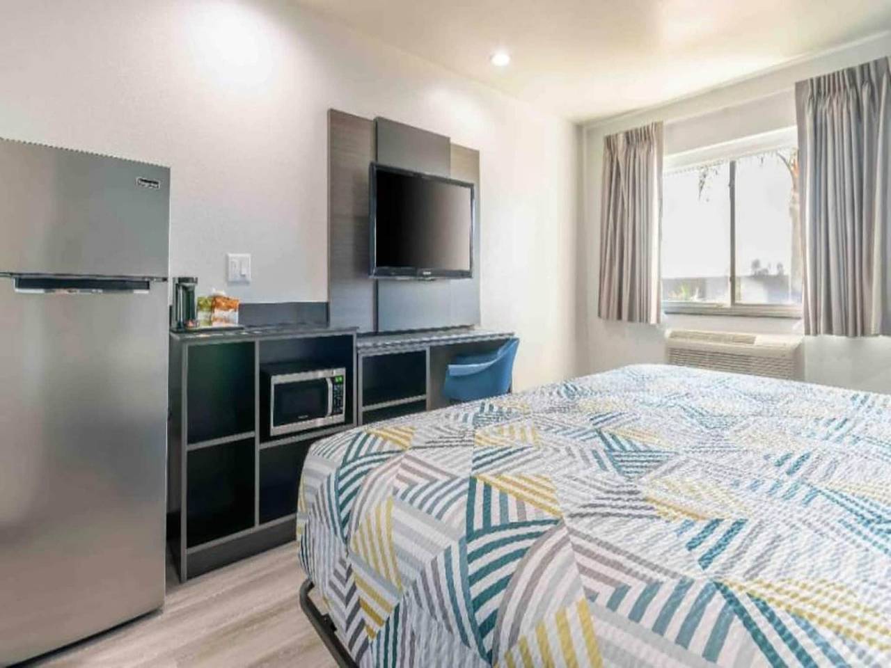 1 Cama King | Ns | Nevera in Perris, Riverside County