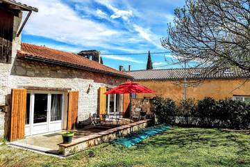 Gîte pour 5 personnes, avec jardin ainsi que piscine et jacuzzi à Bourran
