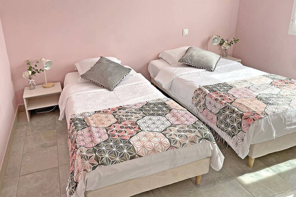 L 'Olivade Large Recent Villa With Panoramic View in Entrecasteaux, Brignoles region