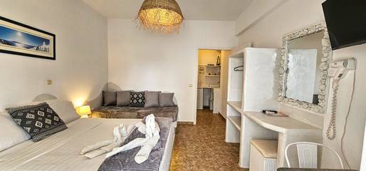 Gîte pour 2 personnes, avec balcon dans Perivolos