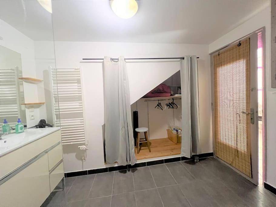 Appartement entier, One-Bedroom Apartment in Alixan, Région de Valence