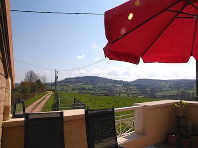 Gîte pour 5 personnes, avec terrasse et piscine à La Crouzille
