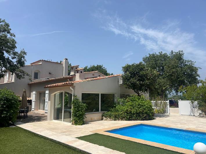 Location de vacances pour 6 personnes, avec terrasse et jardin à Bagnols-en-Forêt - 2