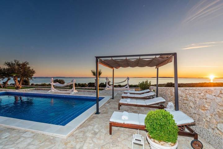 Villa pour 10 personnes, avec jardin ainsi que piscine et vue à Novalja - 4