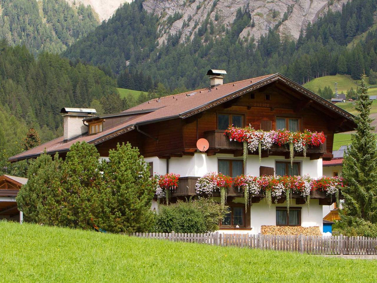 Ganze Ferienwohnung, Ferienhaus Aurora - Studio Bergfink für 2 Personen in Kals am Großglockner, Osttirol