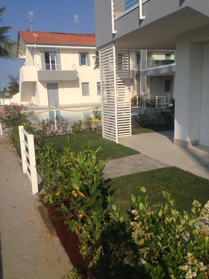 Ferienwohnung für 5 Personen, mit Terrasse und Garten sowie Pool und Ausblick in Jesolo