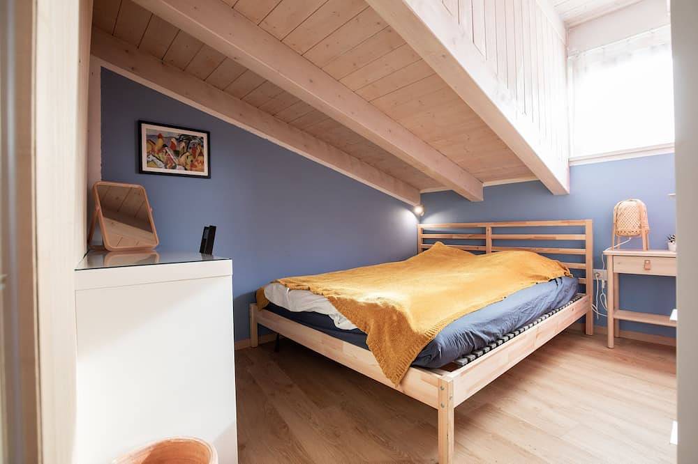 Entire apartment, Cozy Attic Apartment near the Cathedral – Brixencard Included in Brixen, Dolomiti Superski