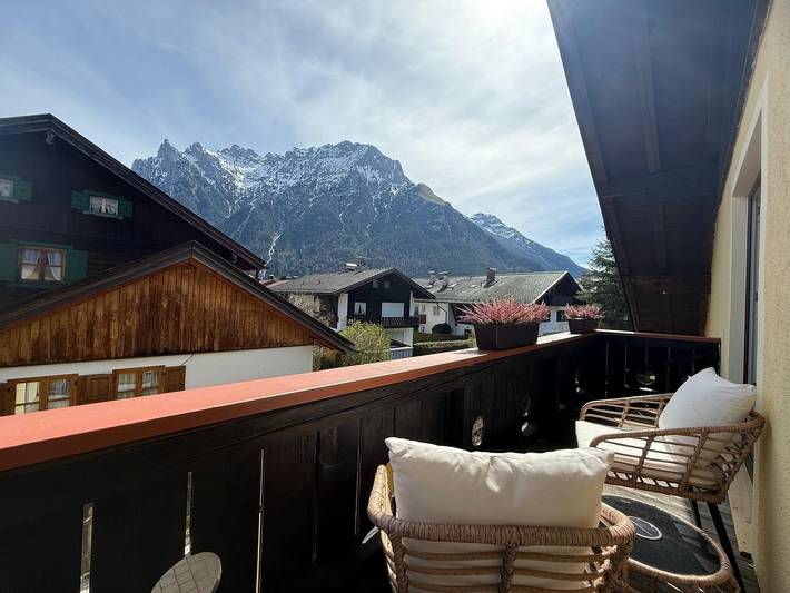 Ferienwohnung für 2 Personen, mit Ausblick und Balkon im Mittenwald