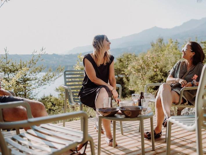 Camping Sunêlia La Presqu'île - Mobilheim 4 personen - Sunêlia Luxe Traversant 2 Schlafzimmer - 1Sdb - 31.6m² in Prunières, Nationalpark Écrins