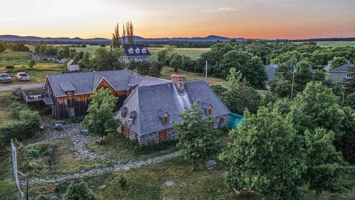 Auberge pour 2 personnes, avec terrasse et jardin - 1