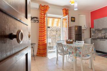 Vacation Rental for 5 Guests in Santa Flavia, Palermo Province, Picture 2