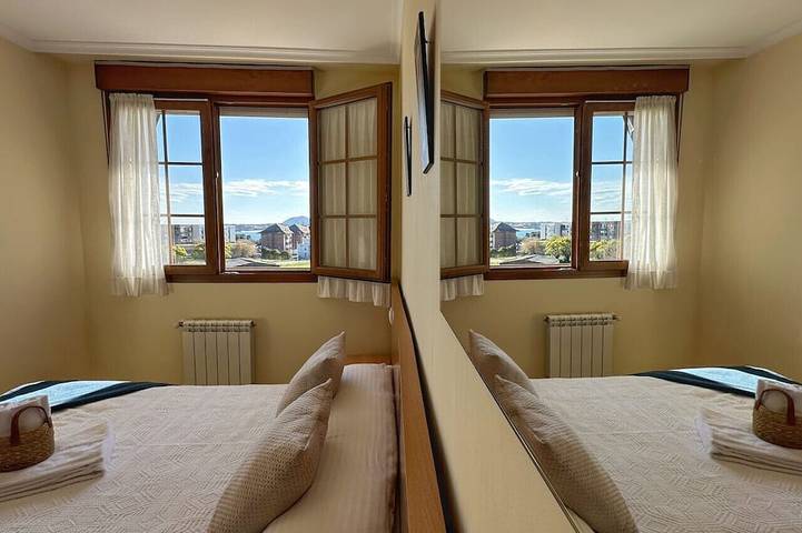 Ganze Wohnung, Disfruta de tus vacaciones en Cantabria en este cómodo apartamento con piscina a unos pasos de la playa del Sable en Isla. in Isla, Arnuero