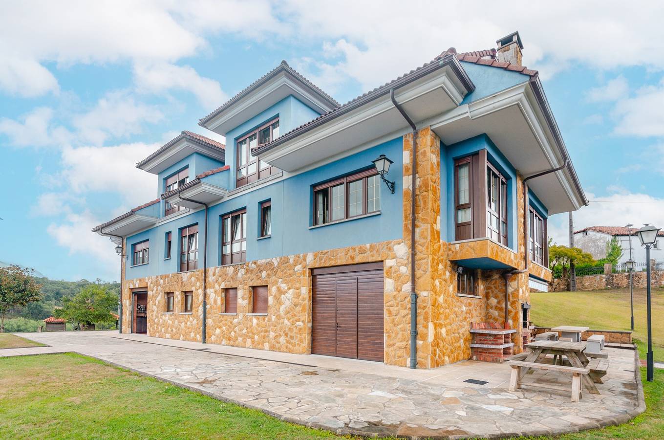 Maison de vacances 'El Pongallin' avec vue sur le lac, terrasse privée et Wi-Fi in Sevares, Piloña