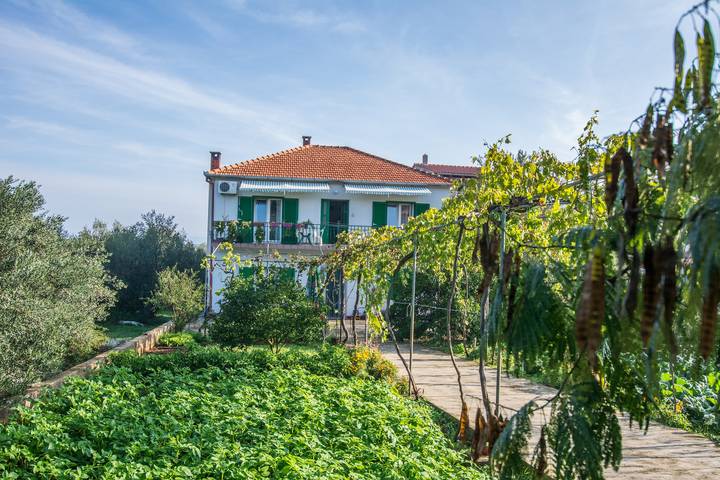Ferienwohnung für 7 Personen, mit Balkon/Terrasse in Tkon